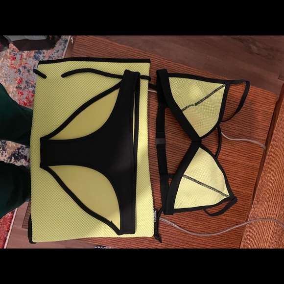 Triangl Mesh/neoprene bikini - Picture 2 of 4